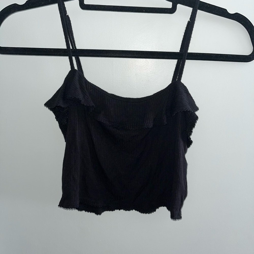 ❤️4 for $28 going out ruffle trim tank!